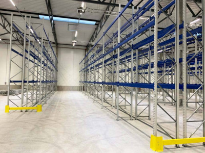 Levering og montering av Groglass pallehyller 11
